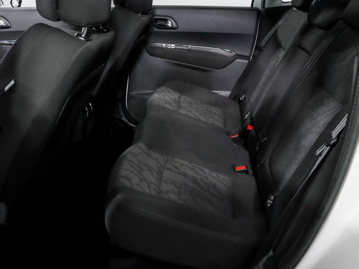 Peugeot 3008 с пробегом — 2011 год. Фото: #9