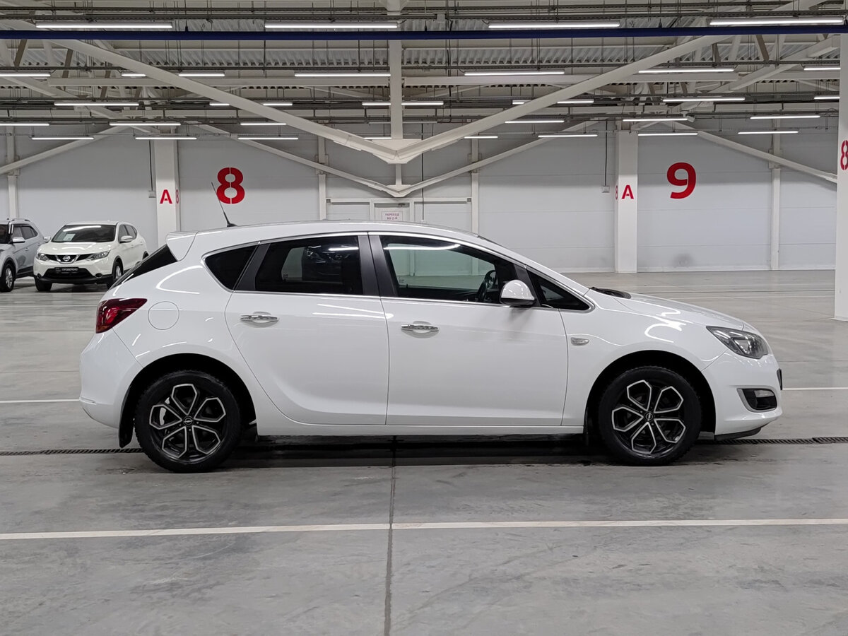 Opel Astra с пробегом — 2013 год. Фото: #3