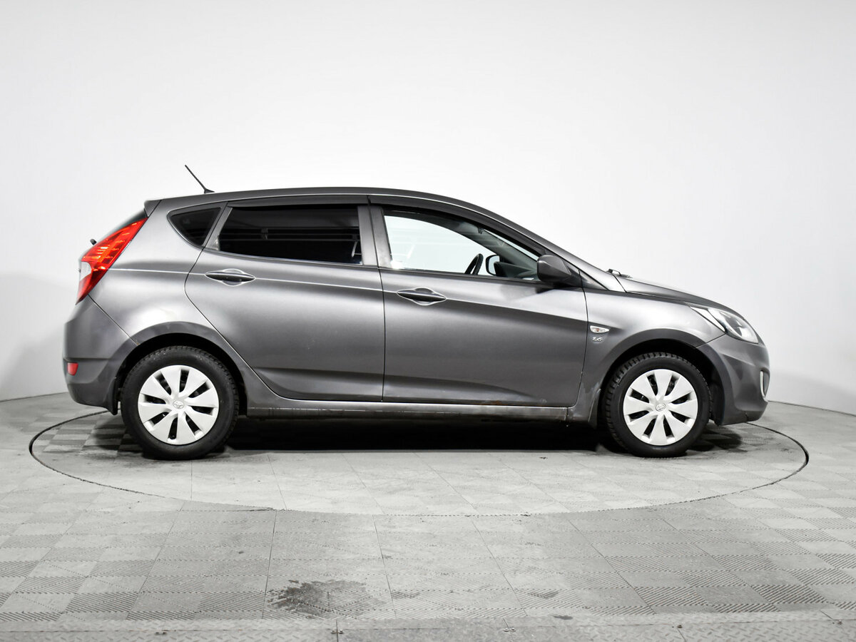 Hyundai Solaris с пробегом — 2011 год. Фото: #3