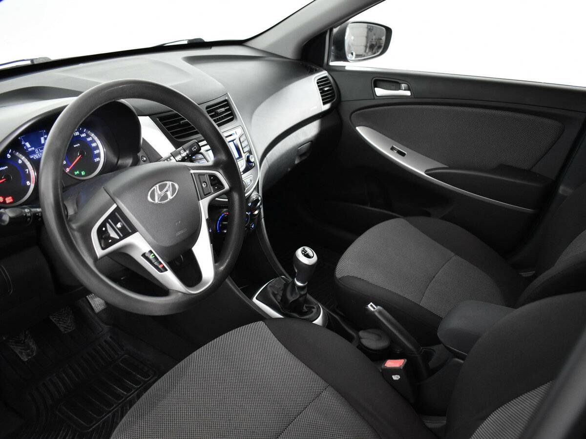 Hyundai Solaris с пробегом — 2011 год. Фото: #8