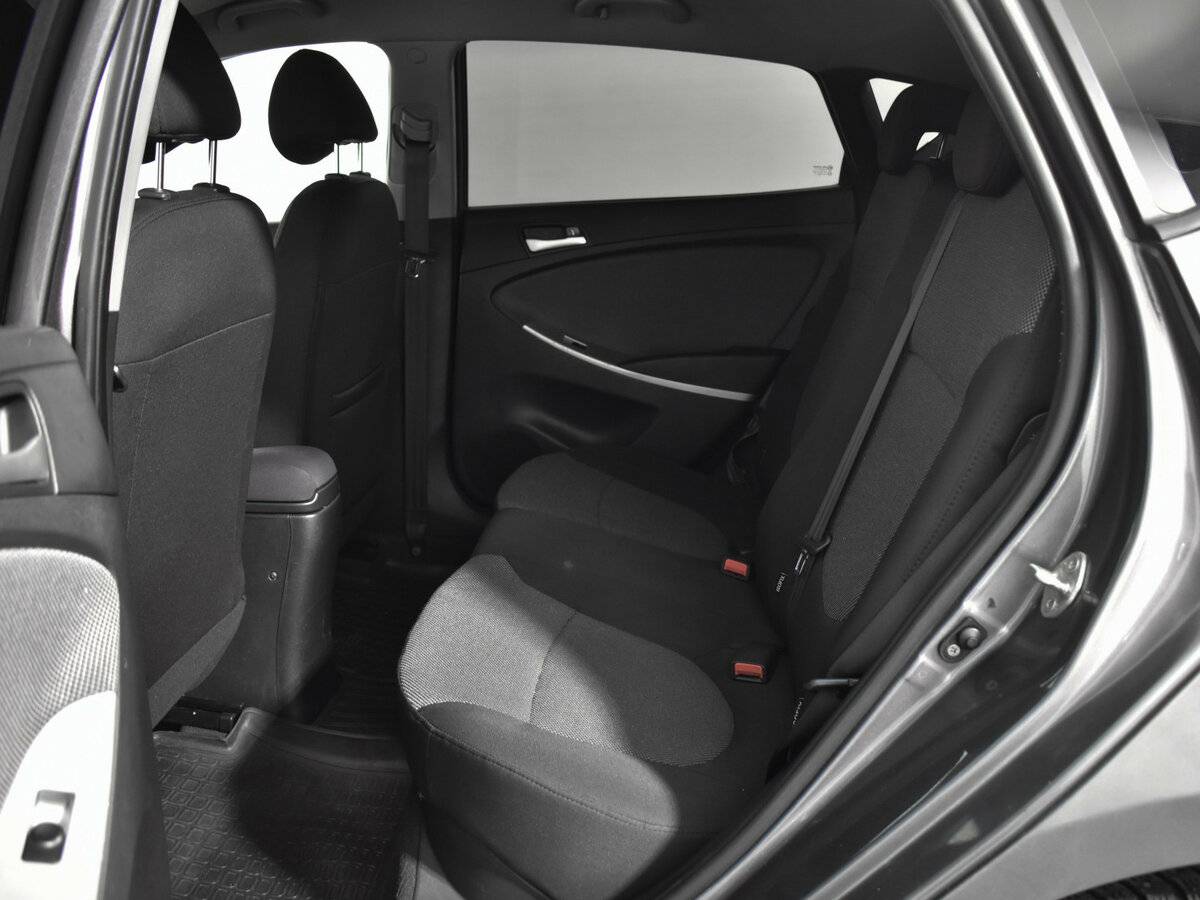 Hyundai Solaris с пробегом — 2011 год. Фото: #11