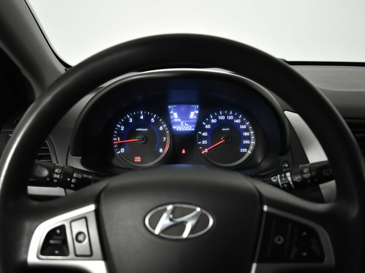 Hyundai Solaris с пробегом — 2011 год. Фото: #12