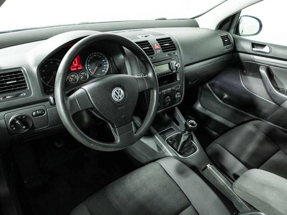 Volkswagen Golf с пробегом — 2008 год. Фото: #10