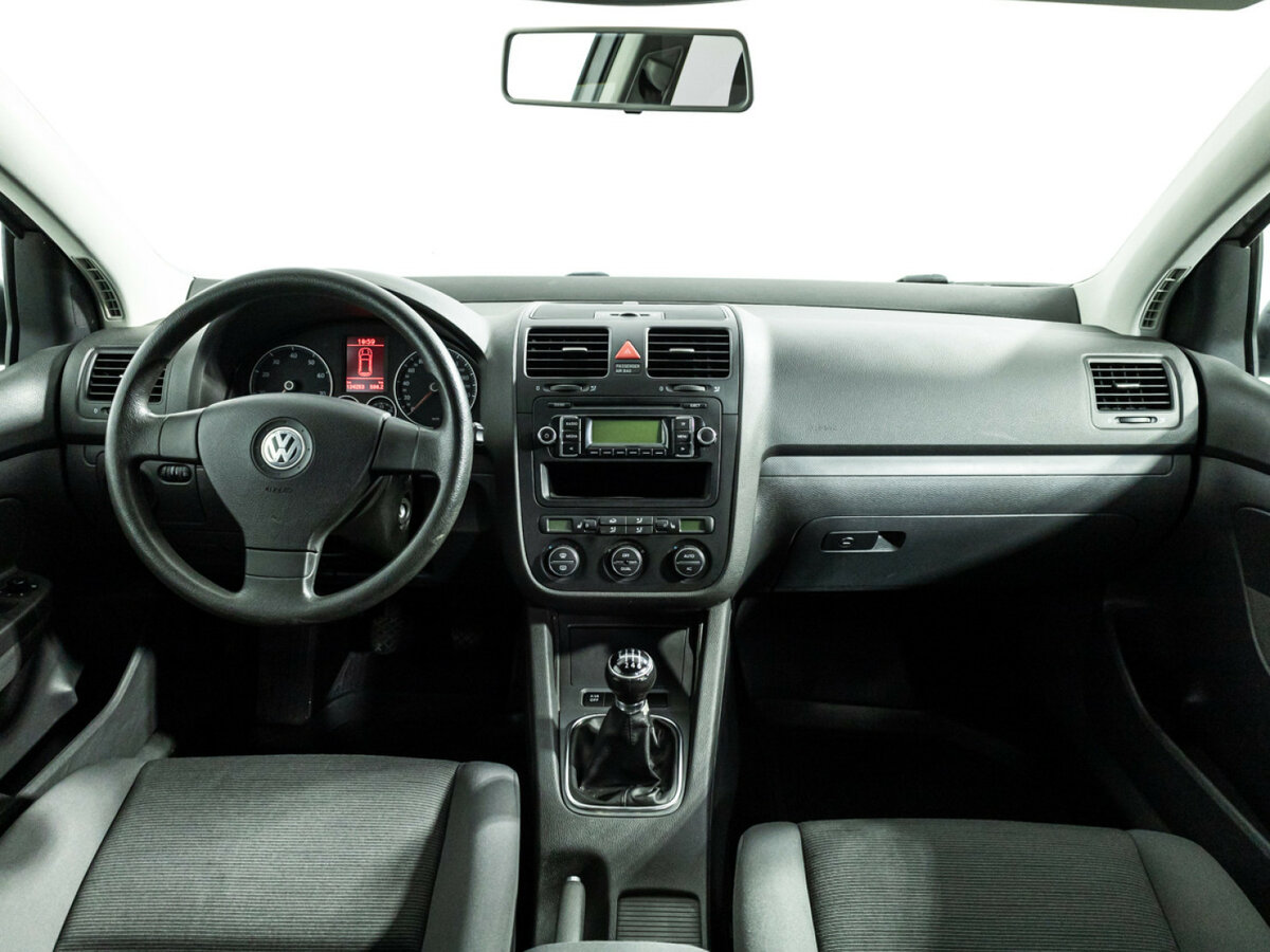 Volkswagen Golf с пробегом — 2008 год. Фото: #12