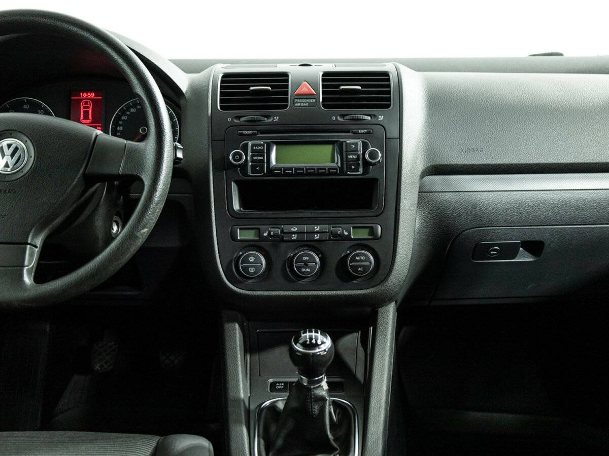 Volkswagen Golf с пробегом — 2008 год. Фото: #13