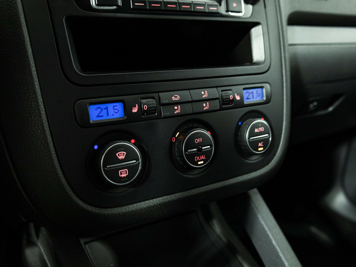 Volkswagen Golf с пробегом — 2008 год. Фото: #15