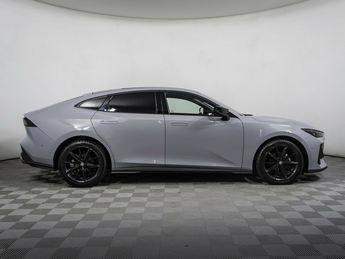 Changan UNI-V с пробегом — 2023 год. Фото: #3