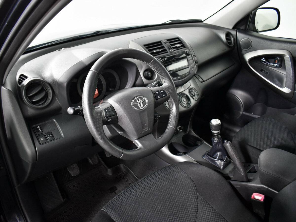 Toyota RAV4 с пробегом — 2011 год. Фото: #8