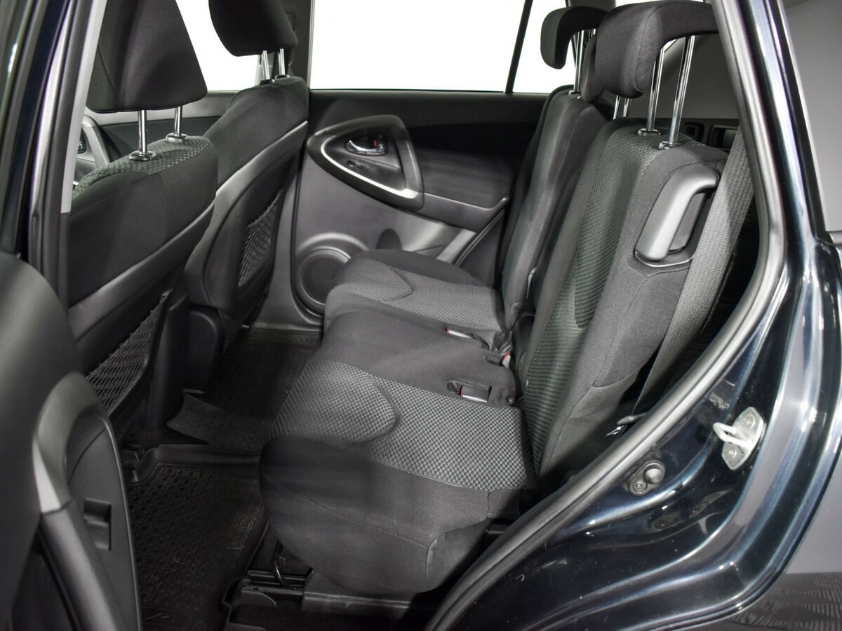 Toyota RAV4 с пробегом — 2011 год. Фото: #10