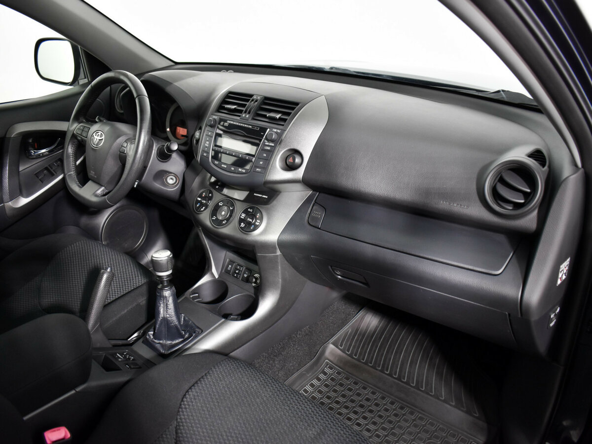Toyota RAV4 с пробегом — 2011 год. Фото: #11