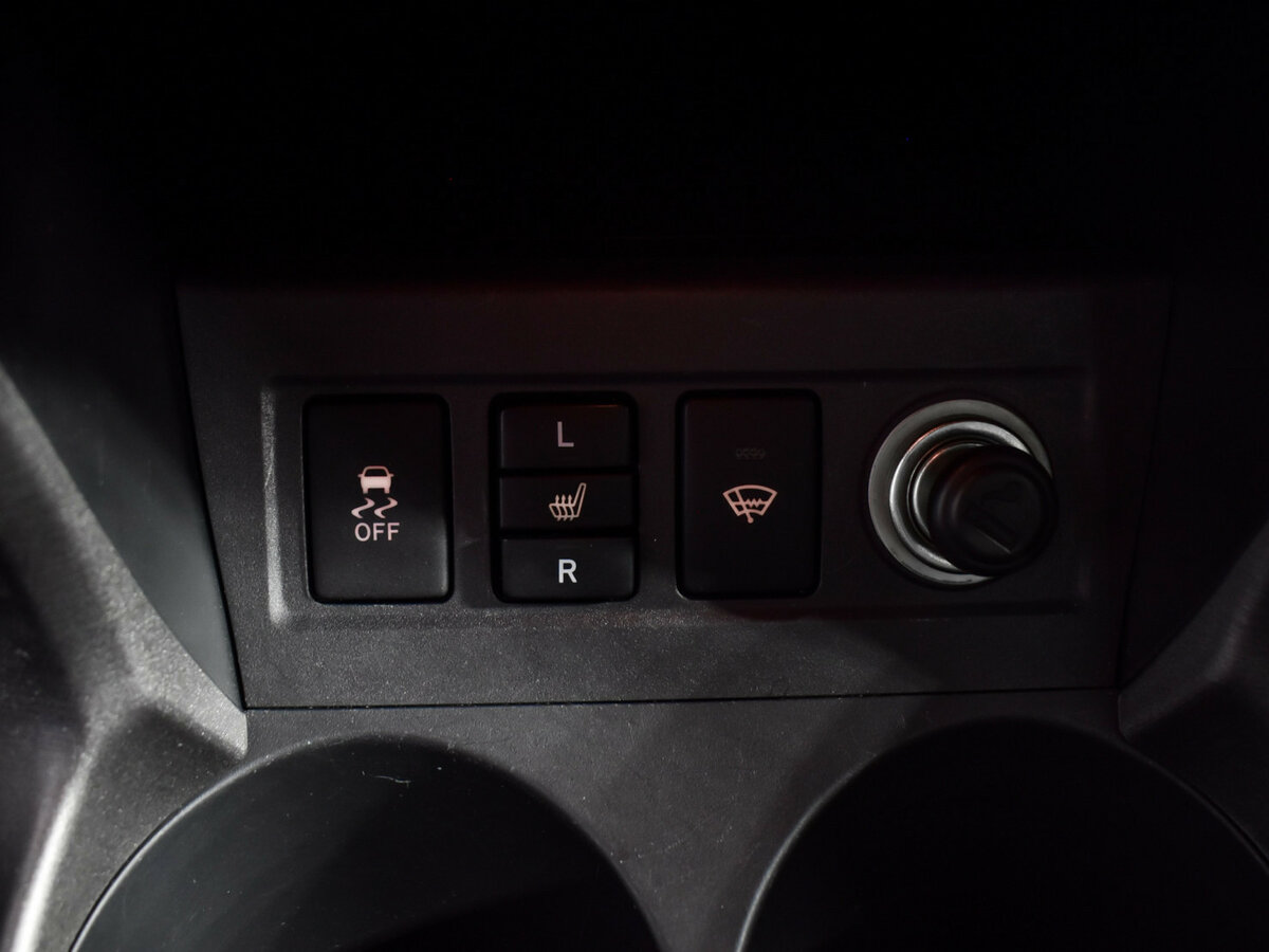 Toyota RAV4 с пробегом — 2011 год. Фото: #17