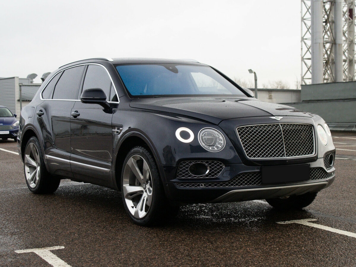 Bentley Bentayga с пробегом — 2016 год. Фото: #2