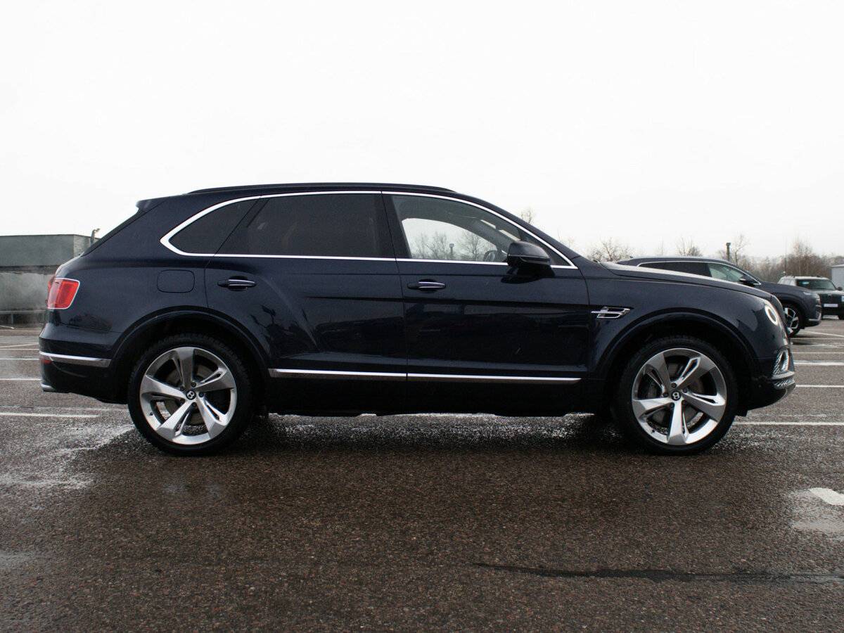 Bentley Bentayga с пробегом — 2016 год. Фото: #3
