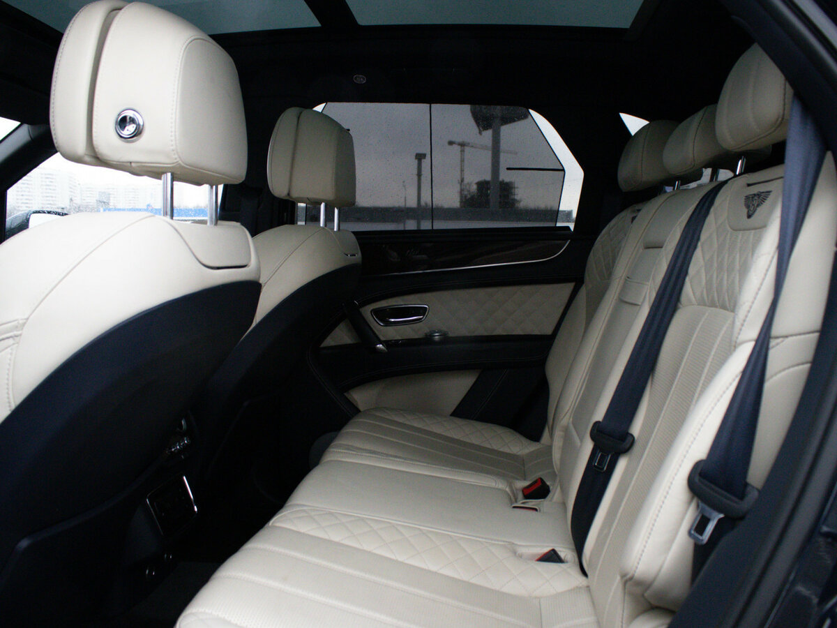 Bentley Bentayga с пробегом — 2016 год. Фото: #10