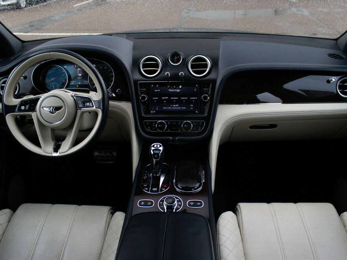 Bentley Bentayga с пробегом — 2016 год. Фото: #11