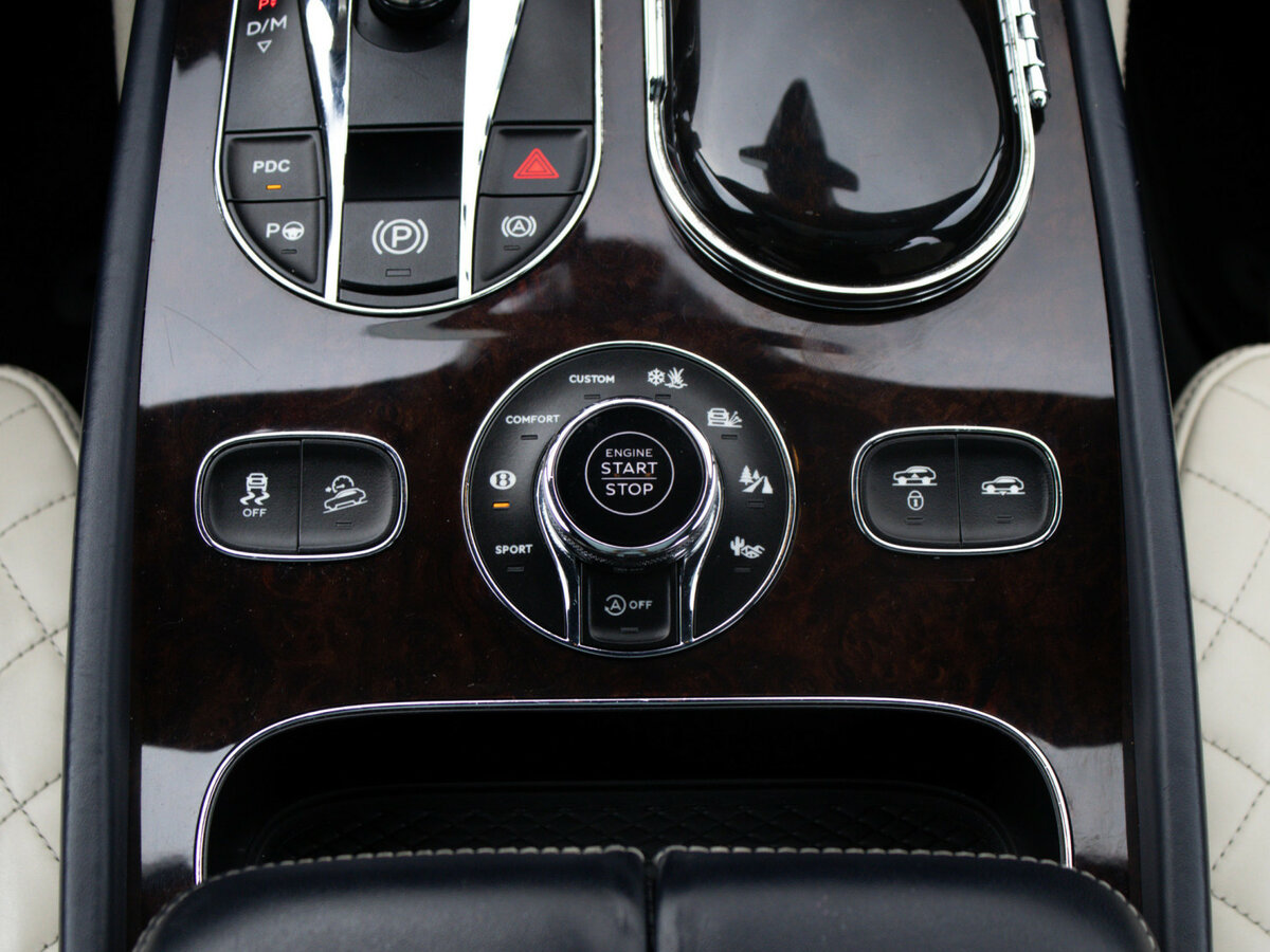 Bentley Bentayga с пробегом — 2016 год. Фото: #15