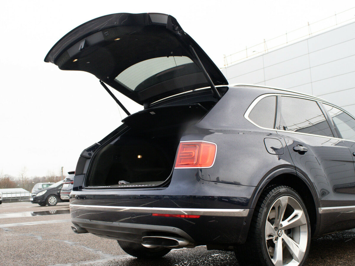 Bentley Bentayga с пробегом — 2016 год. Фото: #19