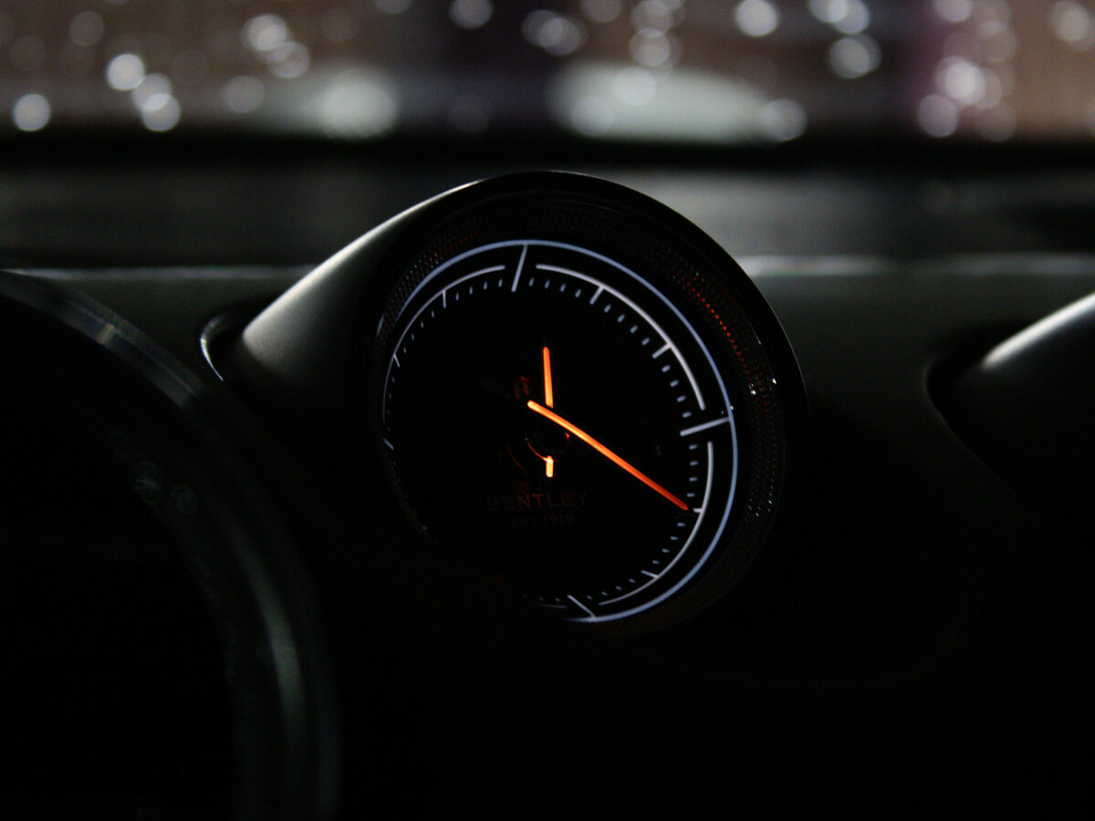 Bentley Bentayga с пробегом — 2016 год. Фото: #26