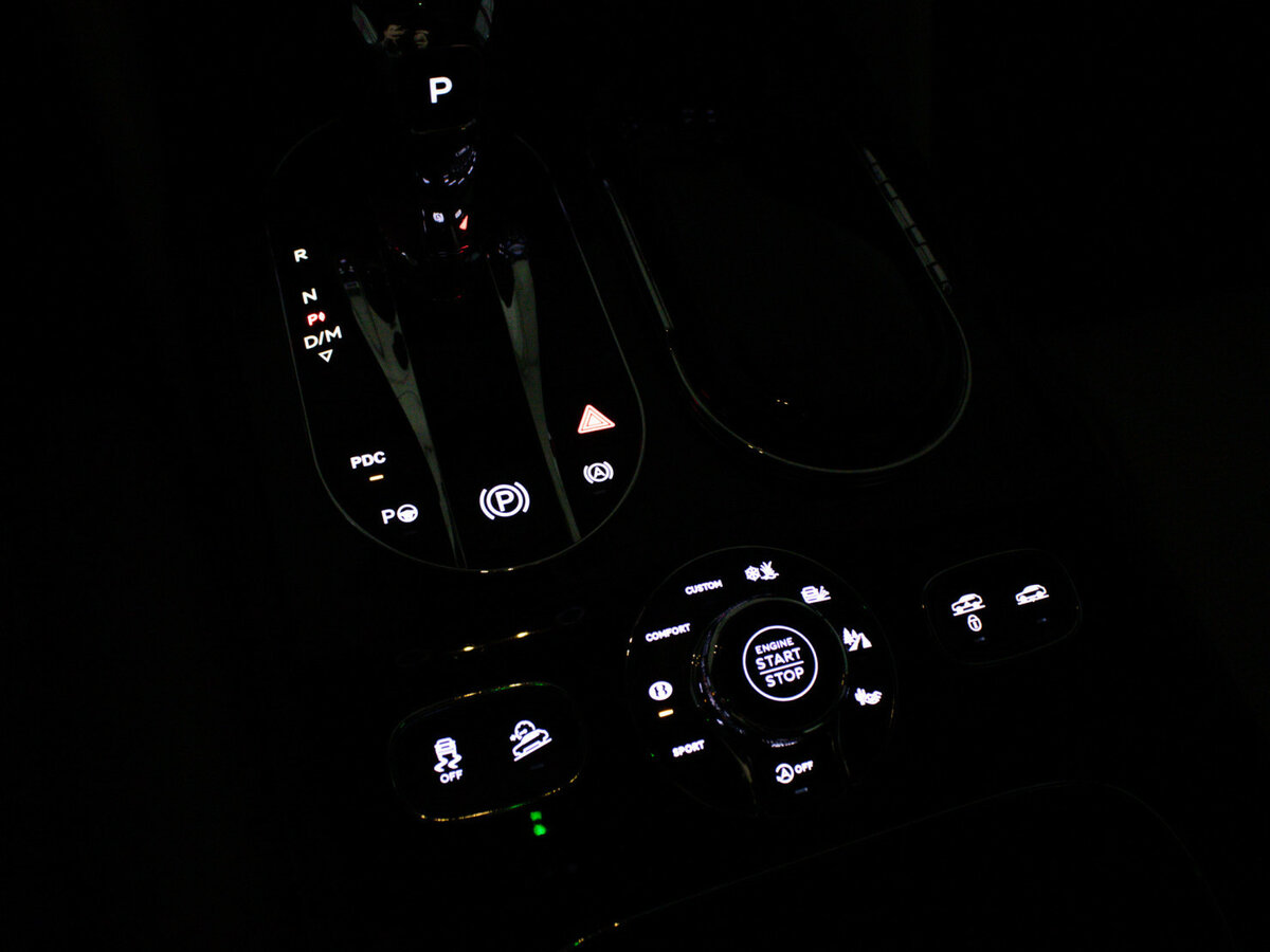 Bentley Bentayga с пробегом — 2016 год. Фото: #27