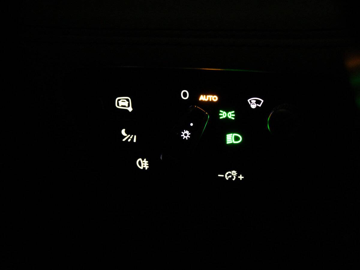 Bentley Bentayga с пробегом — 2016 год. Фото: #28