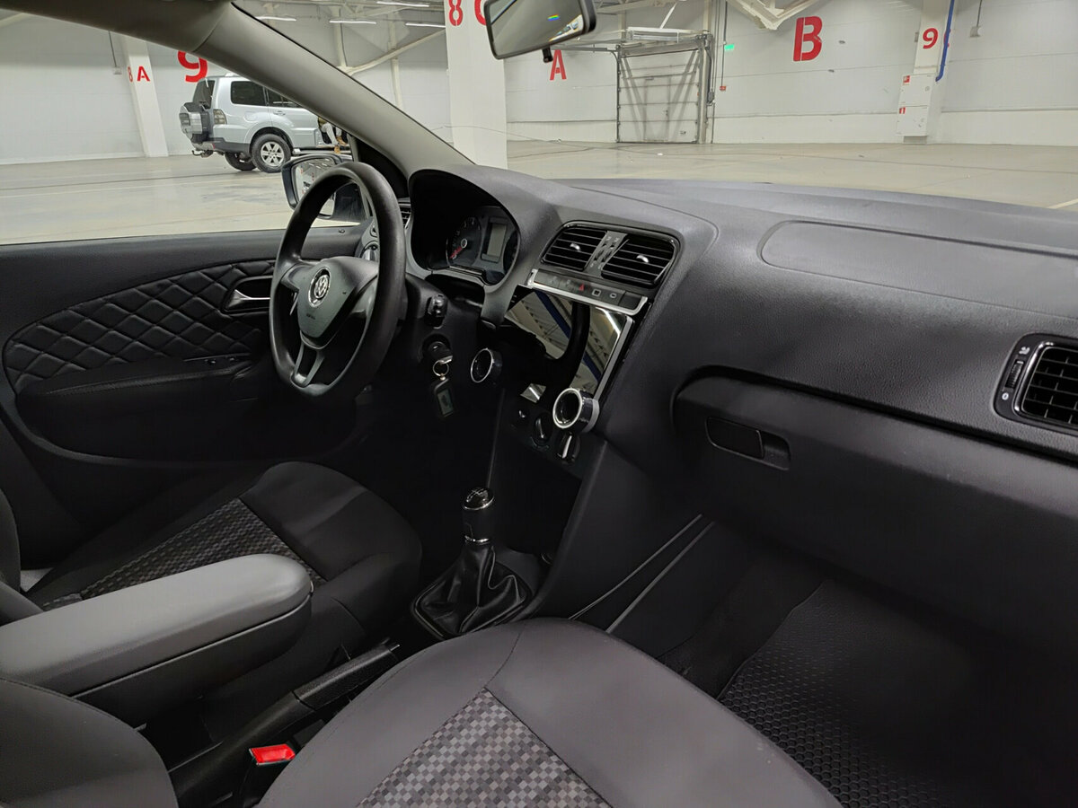 Volkswagen Polo с пробегом — 2017 год. Фото: #10