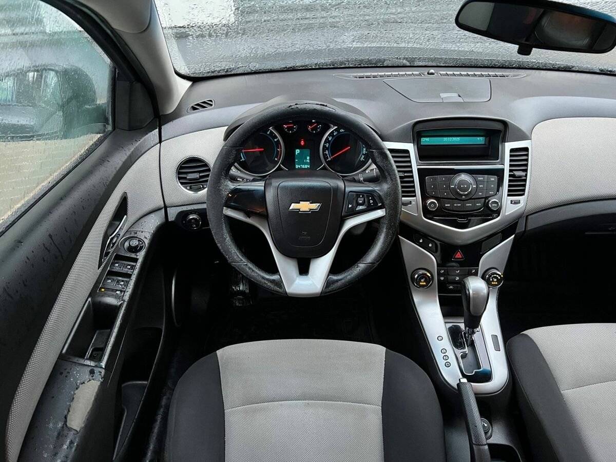 Chevrolet Cruze с пробегом — 2011 год. Фото: #6