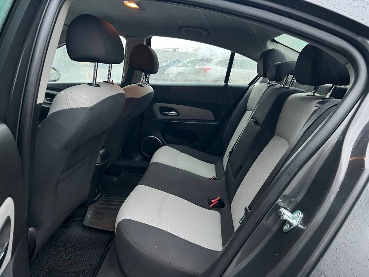 Chevrolet Cruze с пробегом — 2011 год. Фото: #7