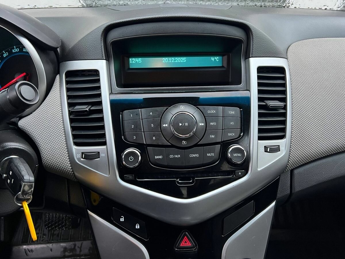 Chevrolet Cruze с пробегом — 2011 год. Фото: #12