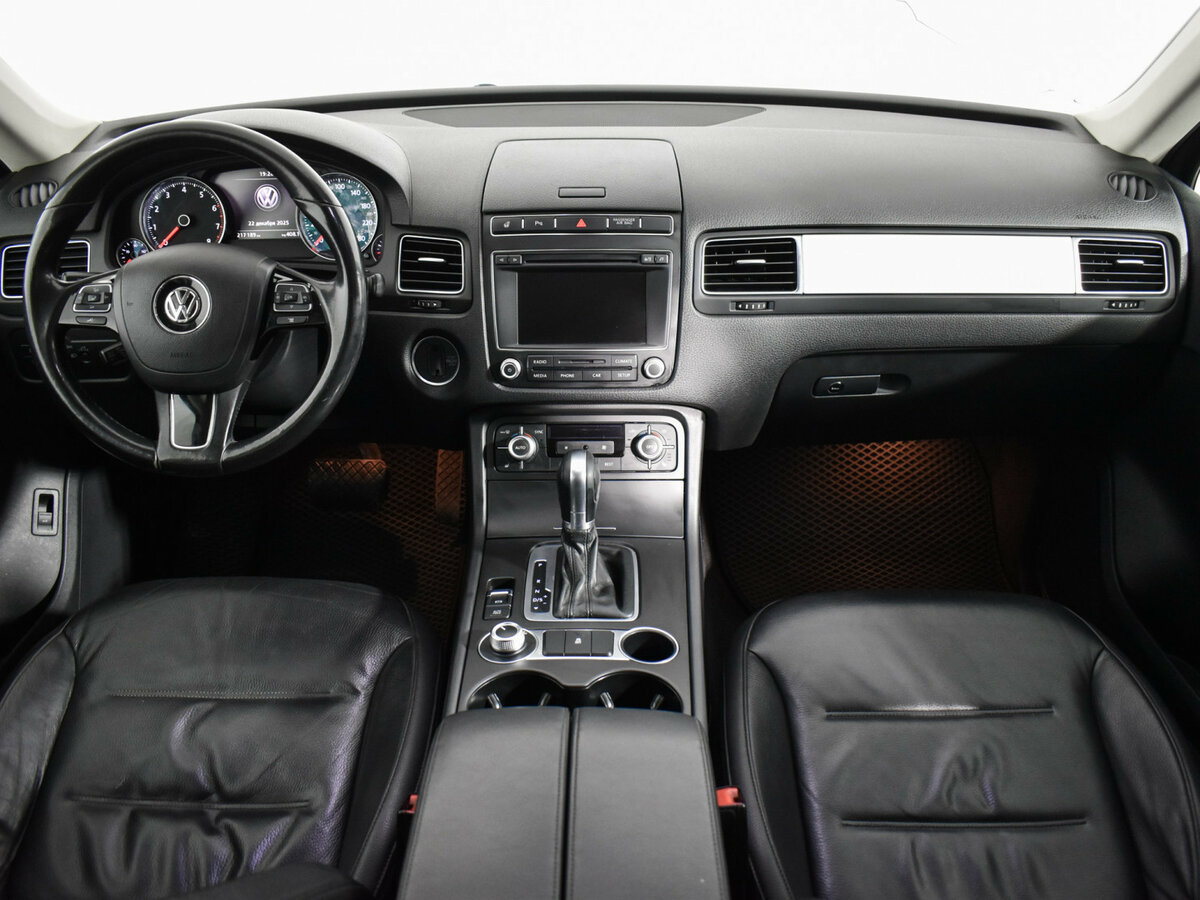 Volkswagen Touareg с пробегом — 2015 год. Фото: #12