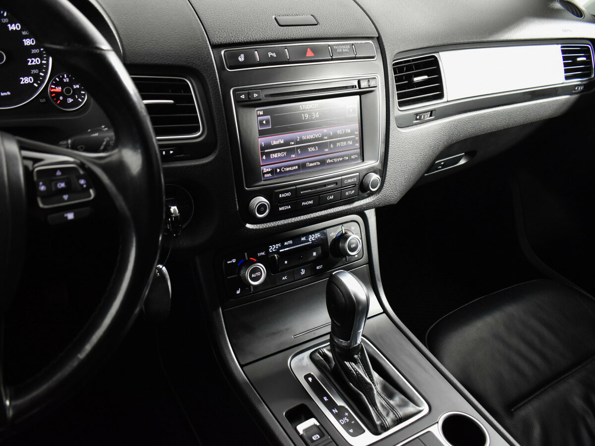 Volkswagen Touareg с пробегом — 2015 год. Фото: #16