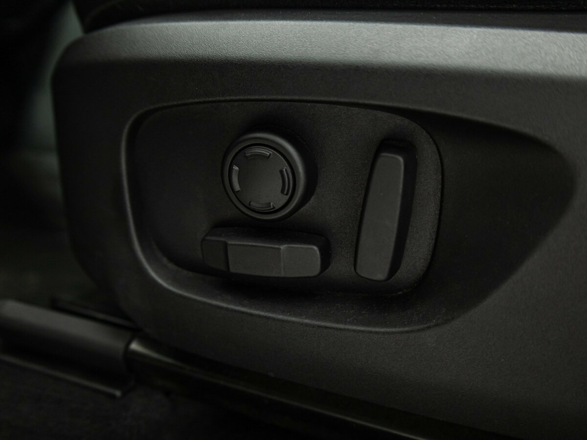 Land Rover Discovery Sport с пробегом — 2017 год. Фото: #15