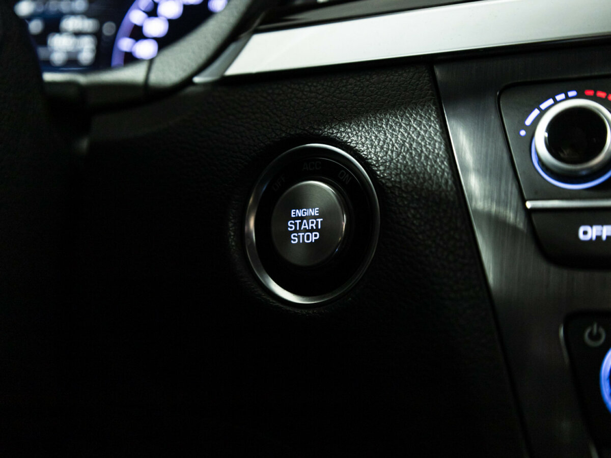 Hyundai Genesis с пробегом — 2015 год. Фото: #15