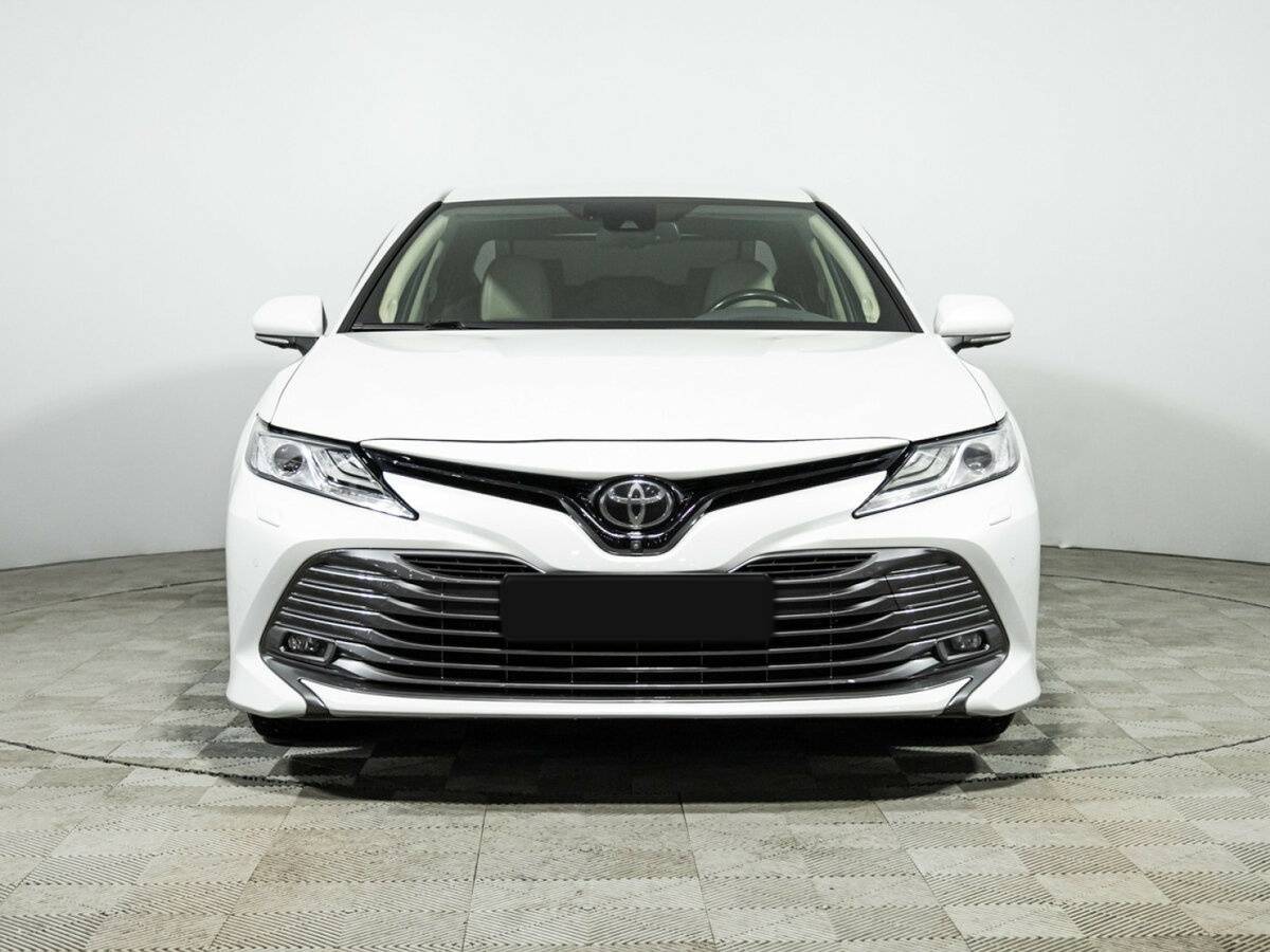 Toyota Camry с пробегом — 2020 год. Фото: #1