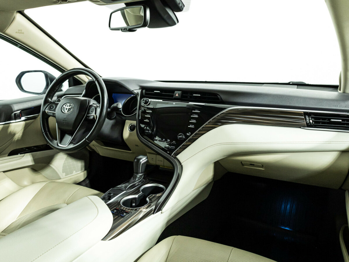 Toyota Camry с пробегом — 2020 год. Фото: #6