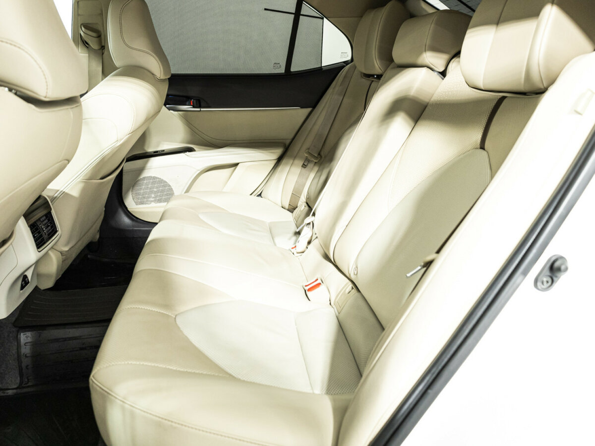 Toyota Camry с пробегом — 2020 год. Фото: #7