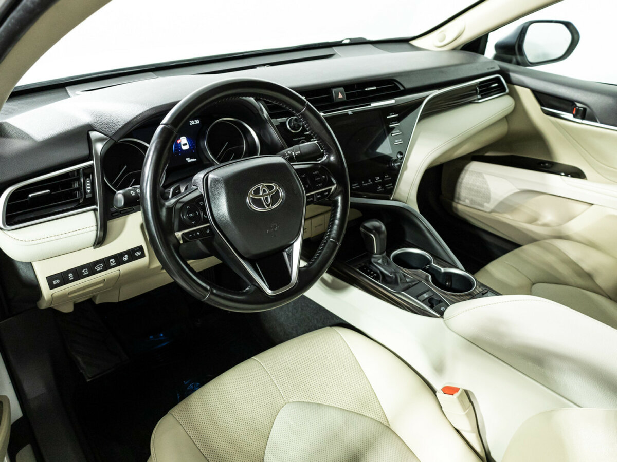 Toyota Camry с пробегом — 2020 год. Фото: #8