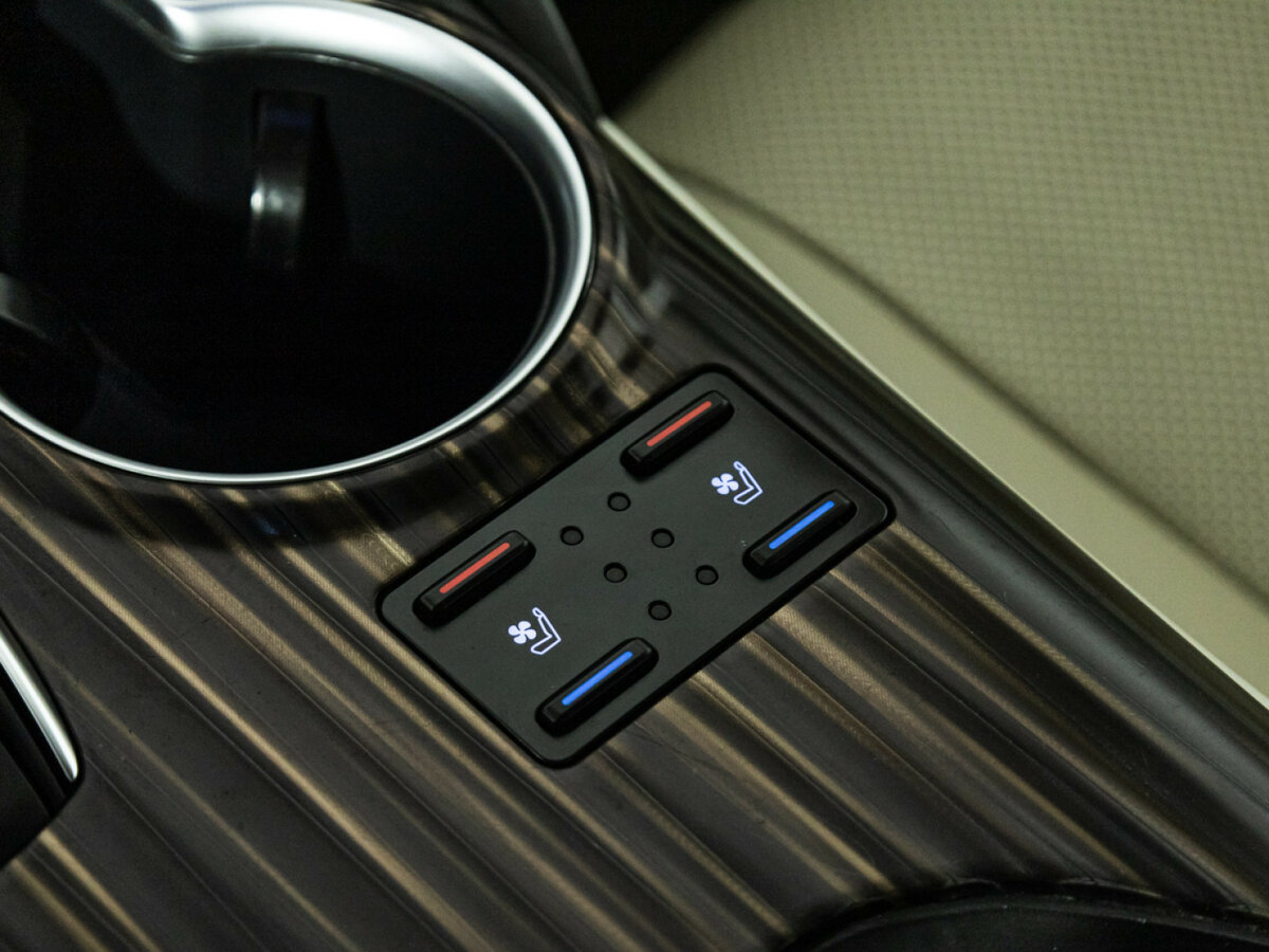 Toyota Camry с пробегом — 2020 год. Фото: #17