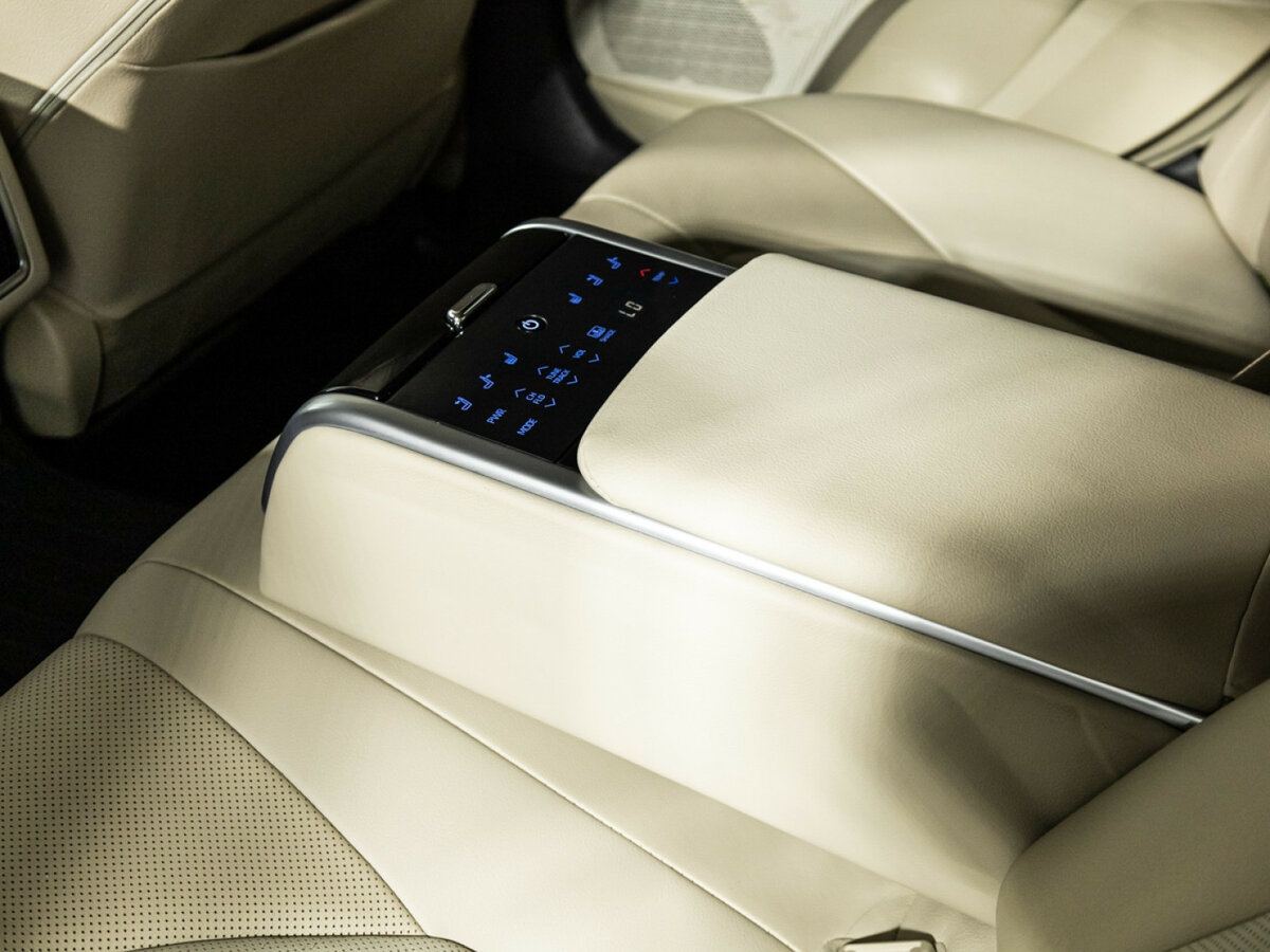 Toyota Camry с пробегом — 2020 год. Фото: #22