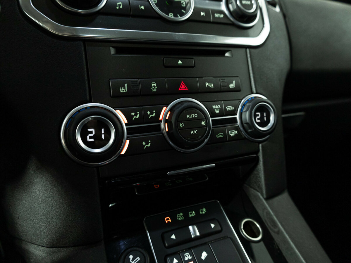 Land Rover Discovery с пробегом — 2015 год. Фото: #13