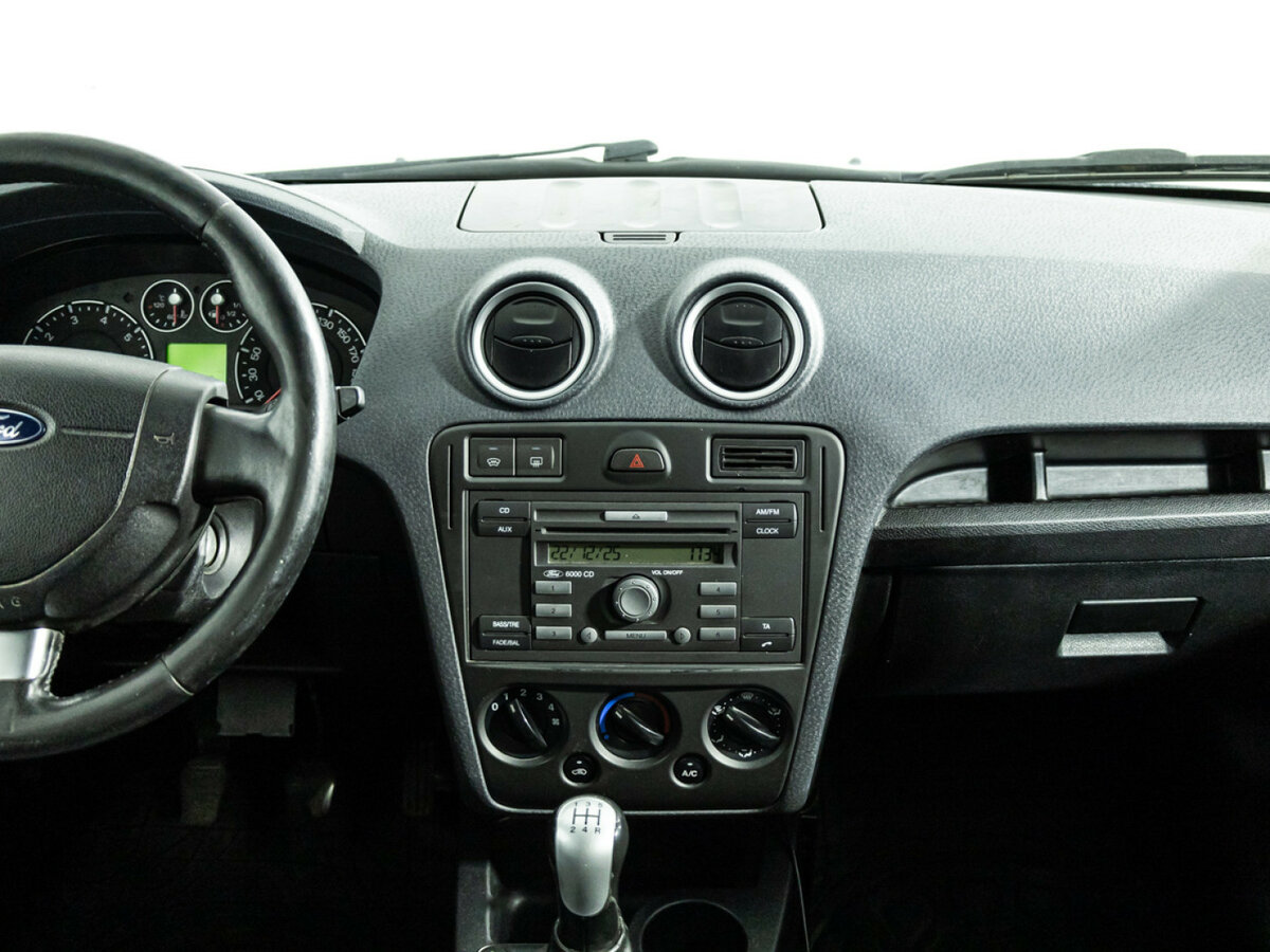 Ford Fusion с пробегом — 2006 год. Фото: #13