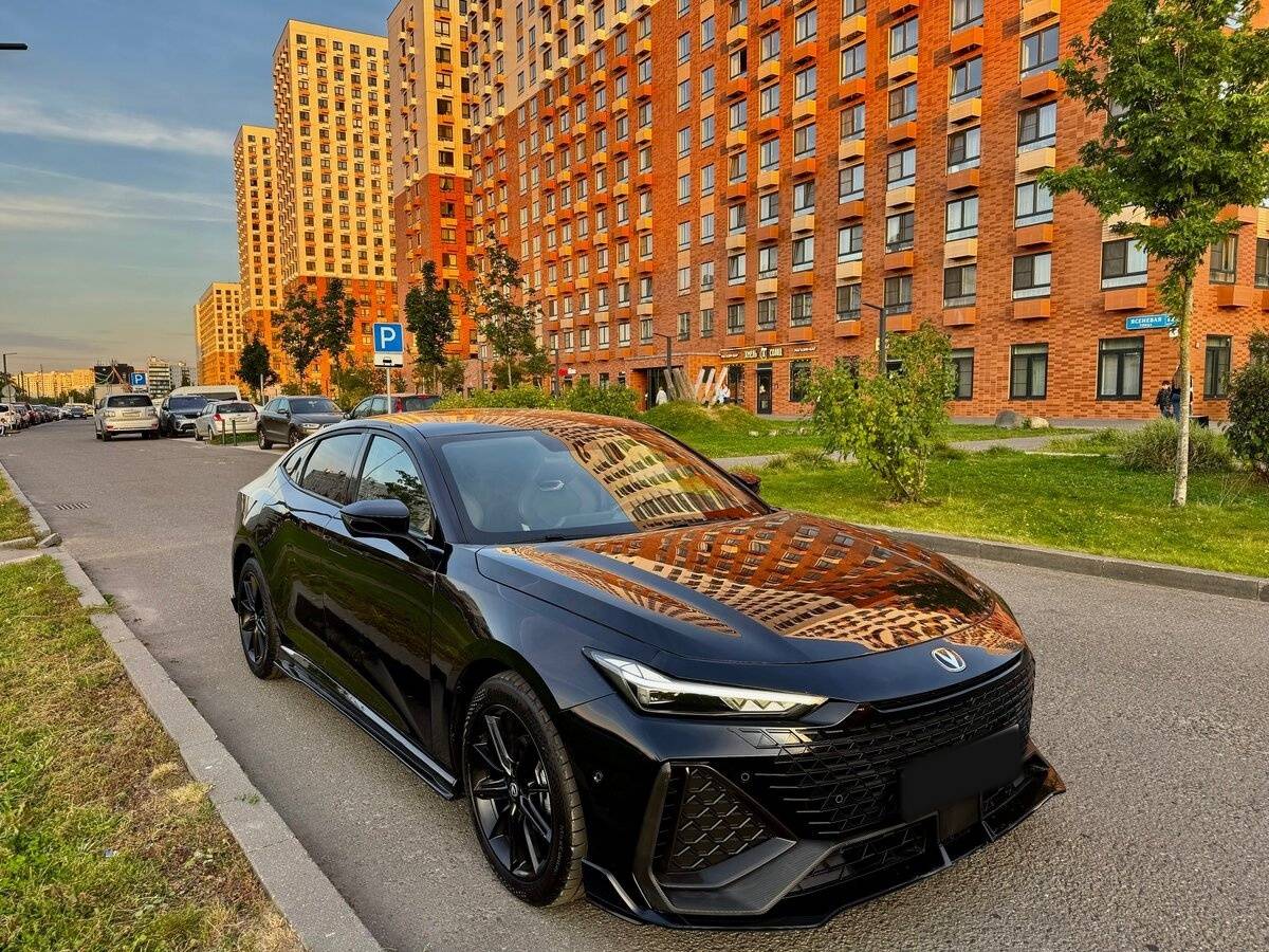 Changan UNI-V с пробегом — 2024 год. Фото: #1