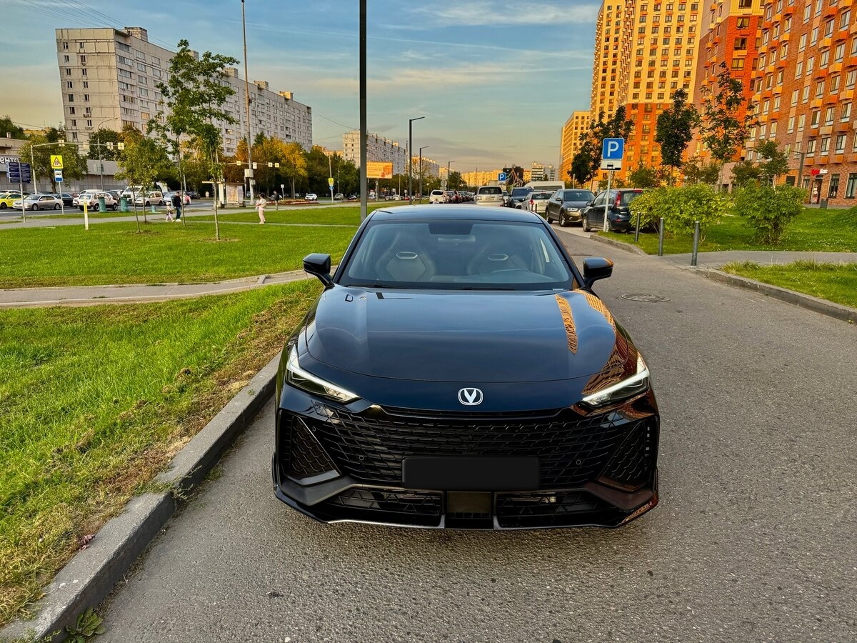 Changan UNI-V с пробегом — 2024 год. Фото: #2