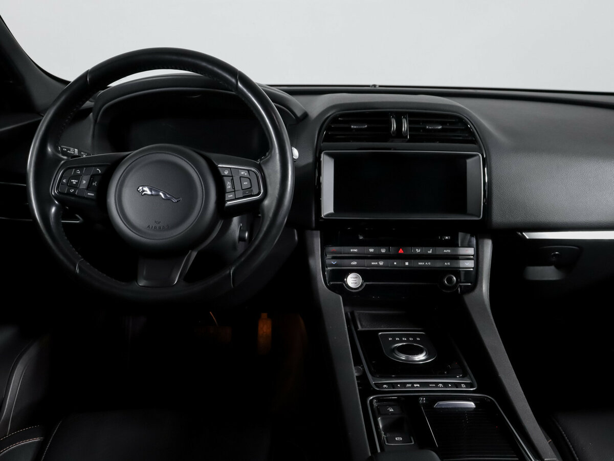Jaguar F-Pace с пробегом — 2017 год. Фото: #11