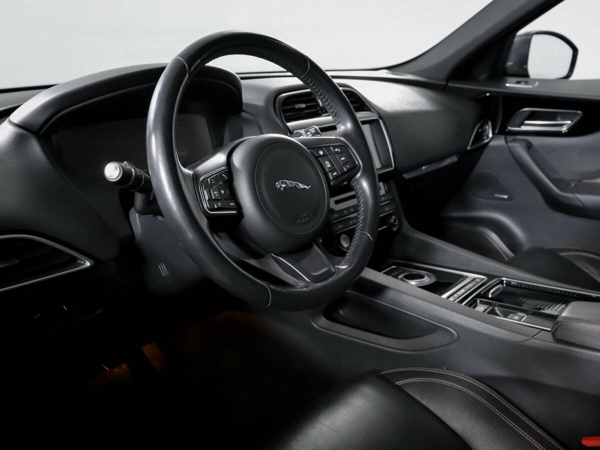 Jaguar F-Pace с пробегом — 2017 год. Фото: #13