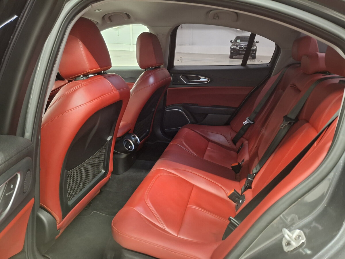 Alfa Romeo Giulia с пробегом — 2019 год. Фото: #10