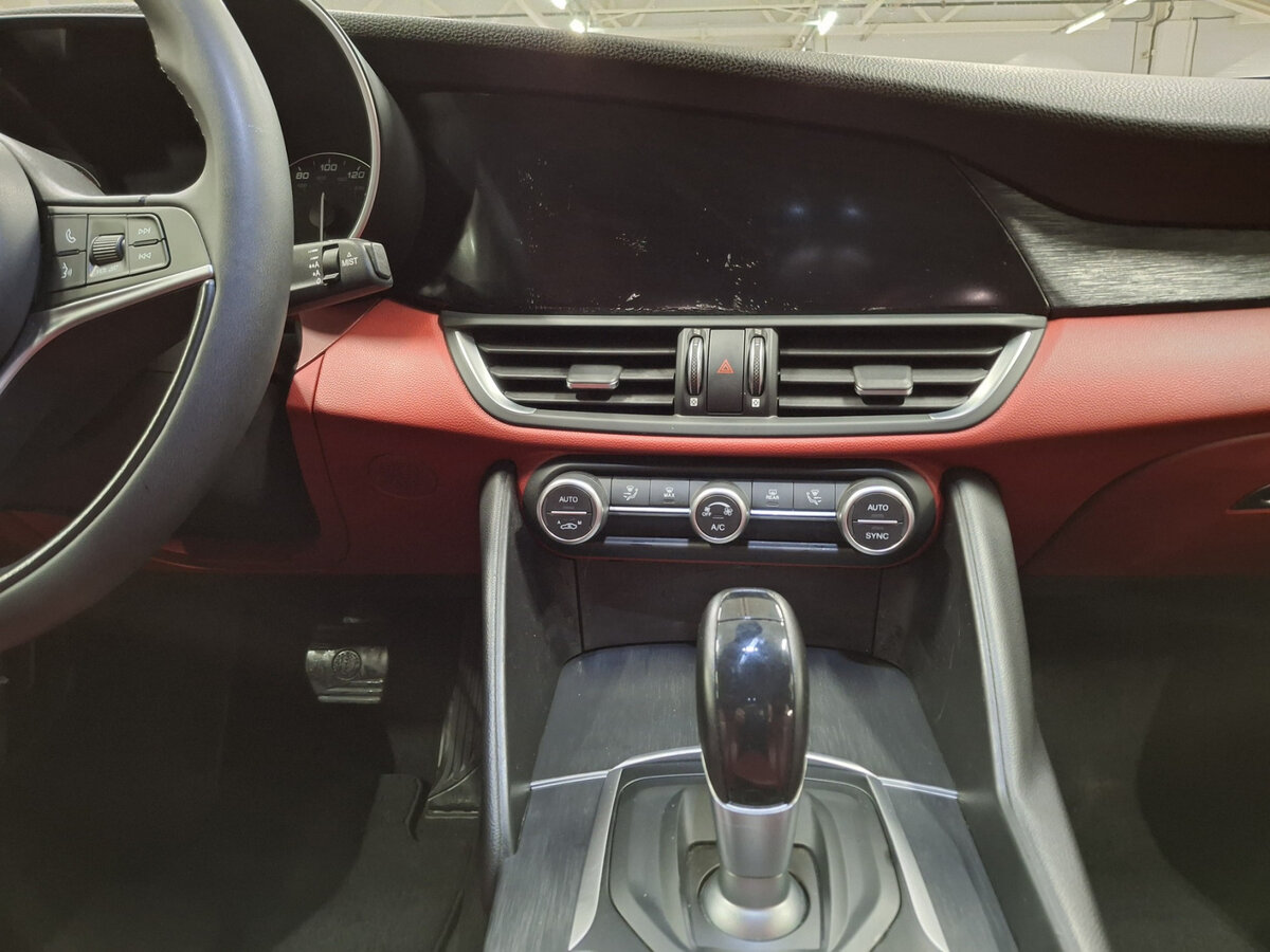 Alfa Romeo Giulia с пробегом — 2019 год. Фото: #13