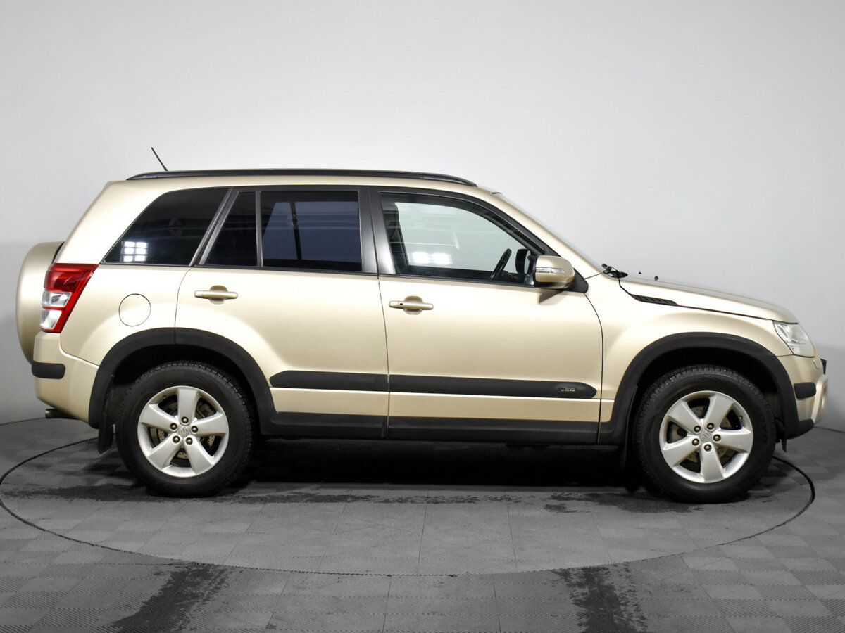 Suzuki Grand Vitara с пробегом — 2010 год. Фото: #3