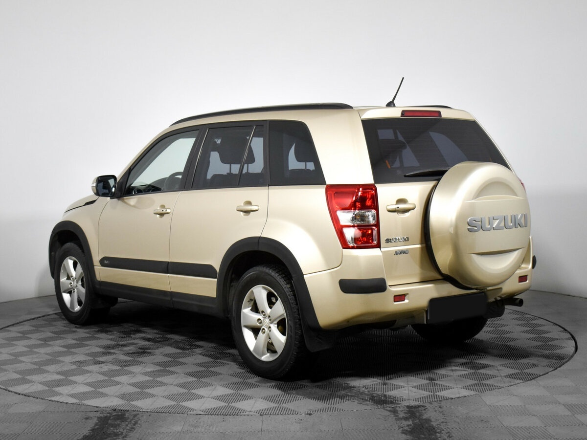 Suzuki Grand Vitara с пробегом — 2010 год. Фото: #6
