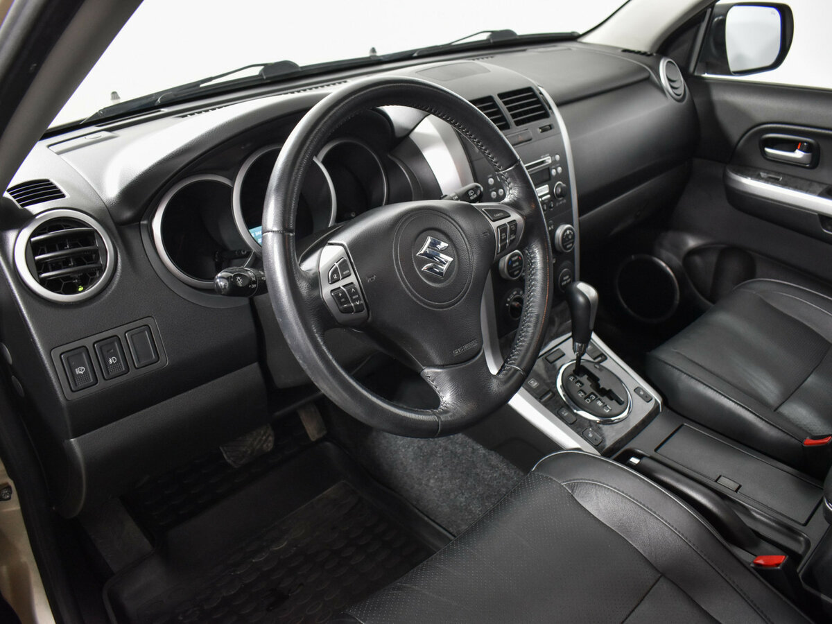Suzuki Grand Vitara с пробегом — 2010 год. Фото: #8