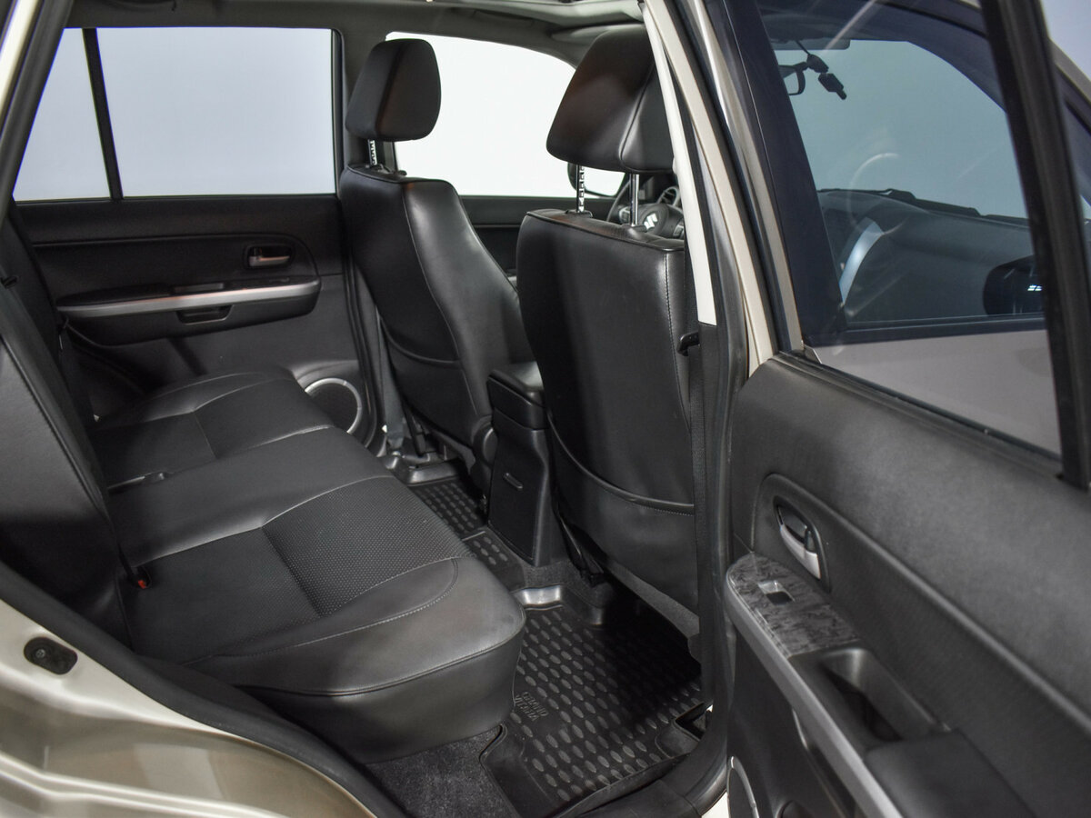 Suzuki Grand Vitara с пробегом — 2010 год. Фото: #11